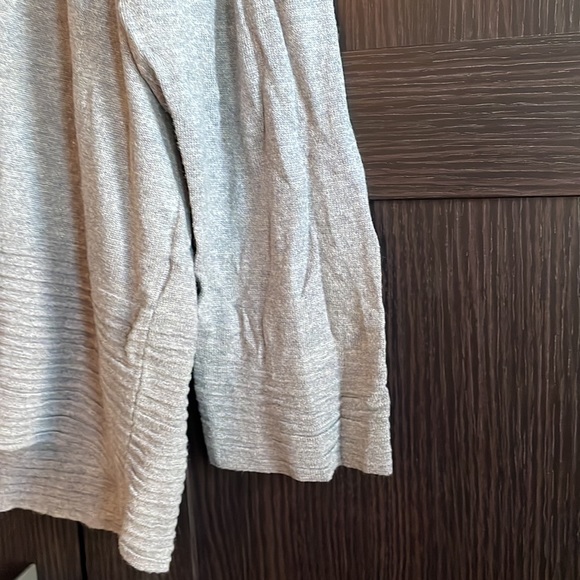 Cyrus Gray light weight sweater - Picture 3 of 6